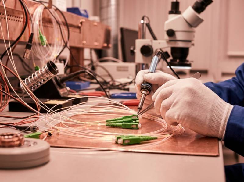 Installation de fibre optique à Éguilles (13) : notre expertise au service de votre entreprise