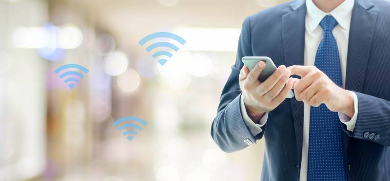 Homme wifi, problème de wifi, téléphonie