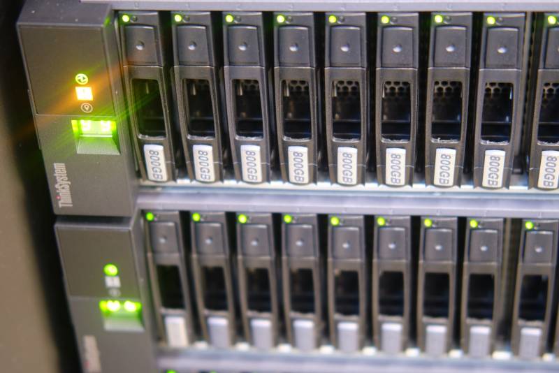 Fournisseur de Serveur thinkServer Lenovo pour entreprise Vaucluse et Bouches du Rhone gard et 06
